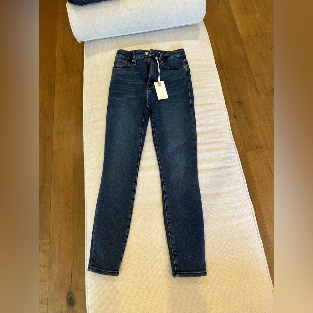 BRAND NEW Good American Good Waist Crop Jeans